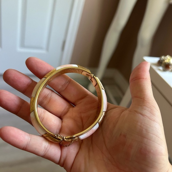 4/$100 tropical Elegant Gold and shell Bangle Bracelet 🐚 - Picture 9 of 9